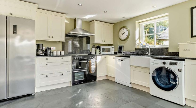 Photo of 5 Bed in Eglwysbach