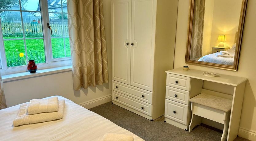 Photo of 2 Bed in Pembroke