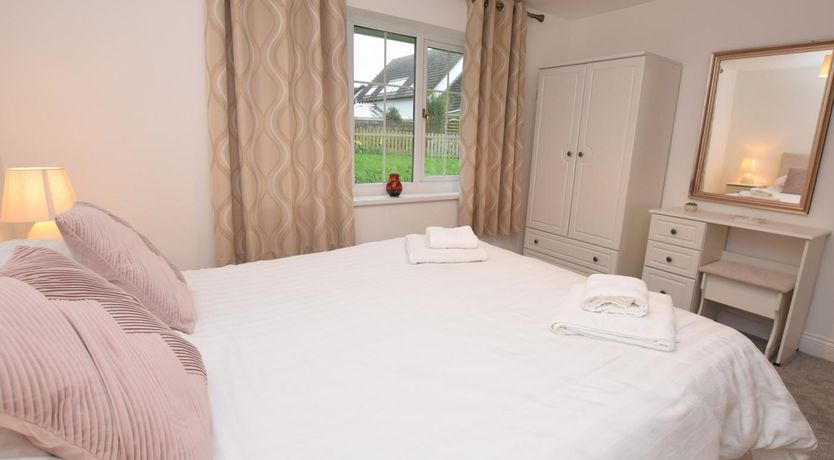 Photo of 2 Bed in Pembroke