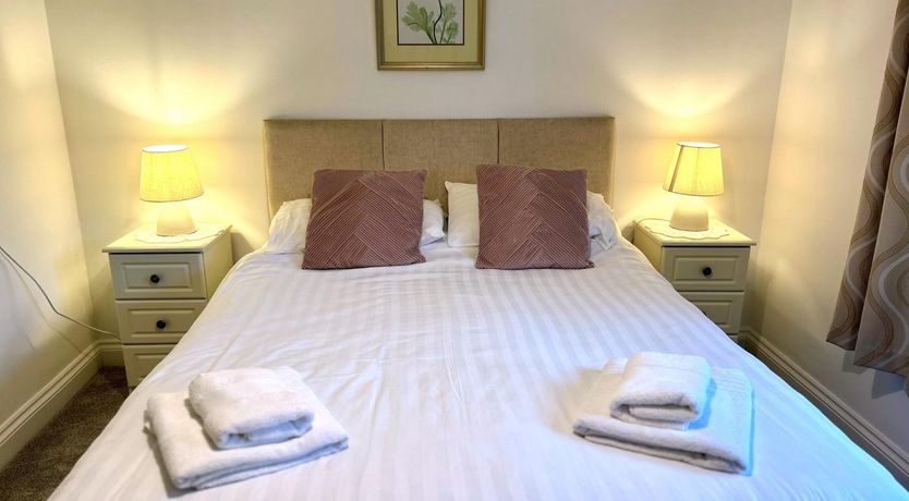 Photo of 2 Bed in Pembroke