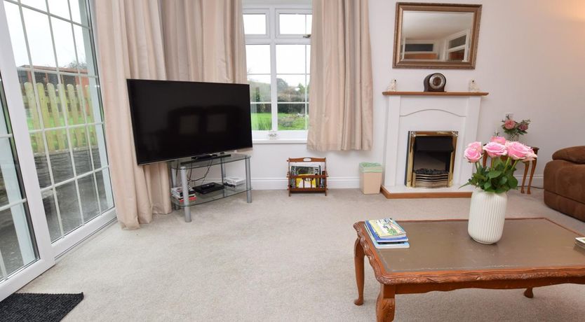 Photo of 2 Bed in Pembroke
