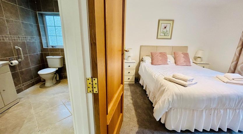 Photo of 2 Bed in Pembroke