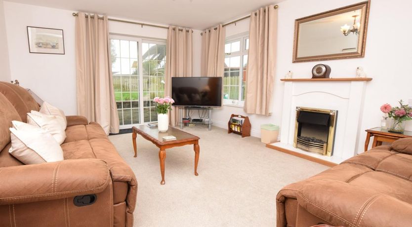 Photo of 2 Bed in Pembroke