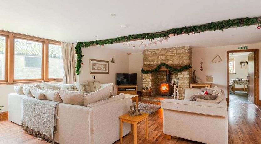 Photo of 6 Bed in Stonesfield