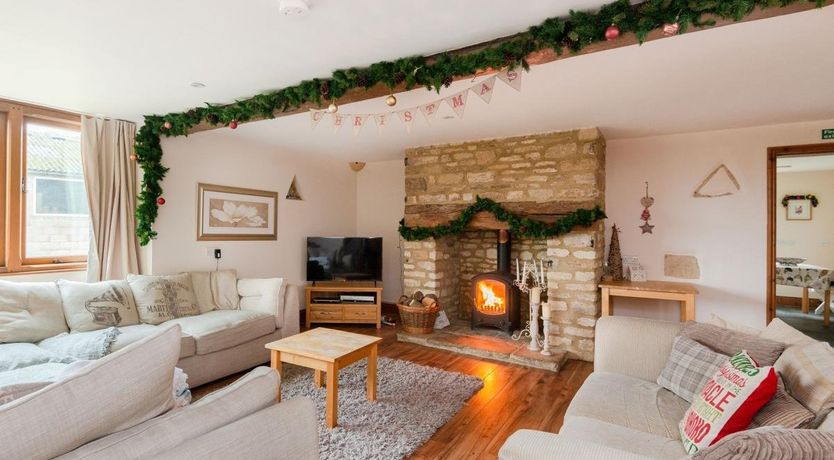 Photo of 6 Bed in Stonesfield