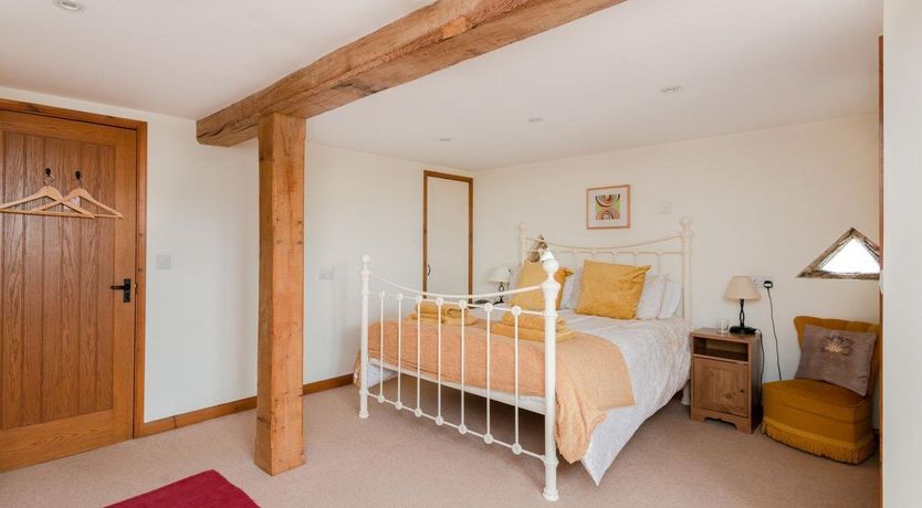 Photo of 6 Bed in Stonesfield