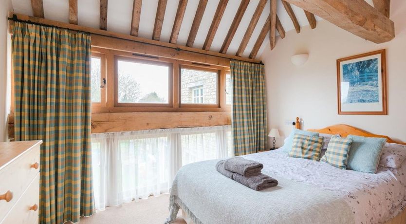 Photo of 6 Bed in Stonesfield