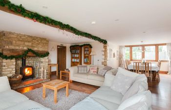6 Bed in Witney Holiday Cottage