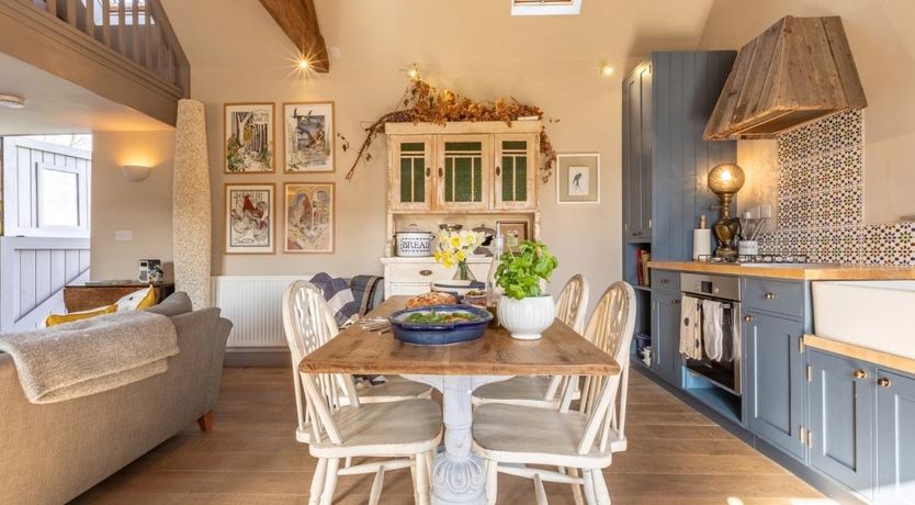 Photo of 2 Bed in Nash