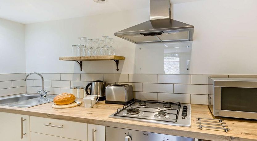 Photo of 1 Bed in Higher Clovelly