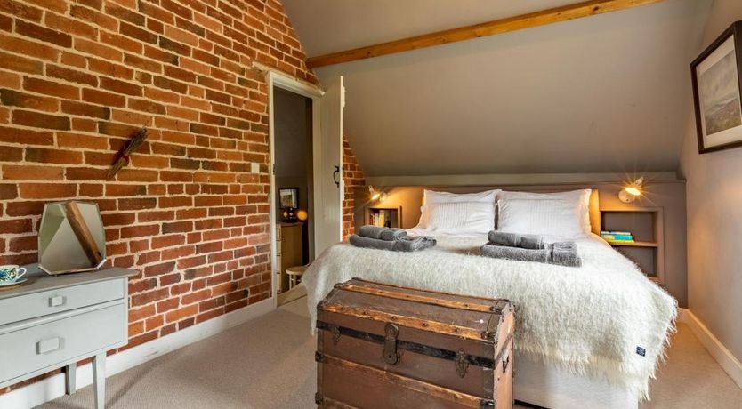 Photo of 4 Bed in Nash