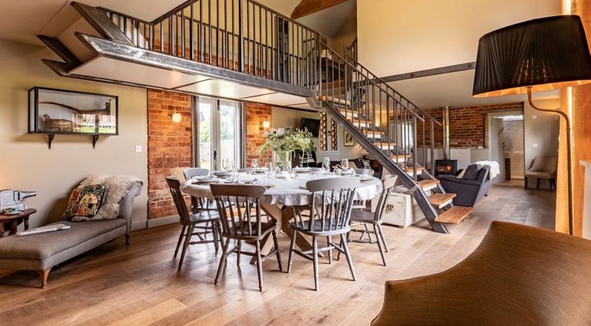 Photo of 4 Bed in Nash