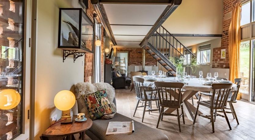 Photo of 4 Bed in Nash