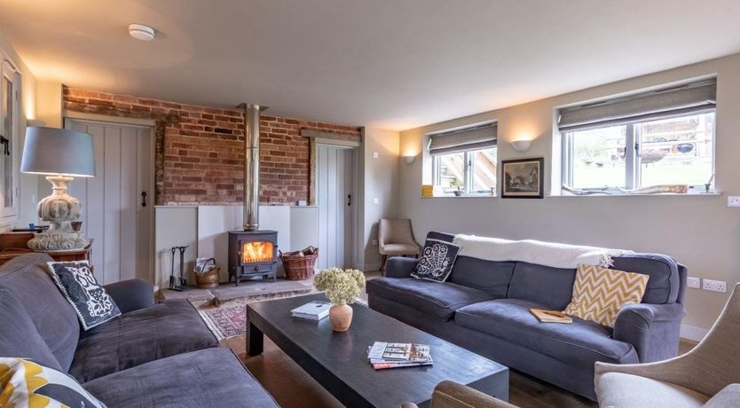 Photo of 4 Bed in Nash