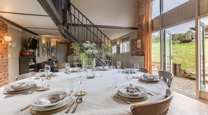 Photo of 4 Bed in Nash