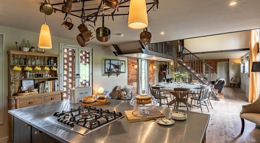 Photo of 4 Bed in Nash