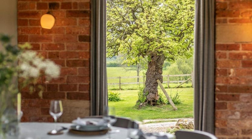 Photo of 4 Bed in Nash