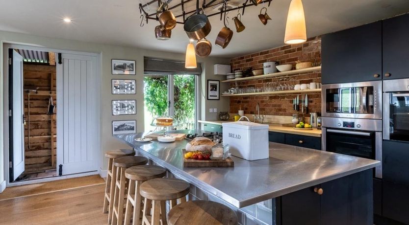 Photo of 4 Bed in Nash