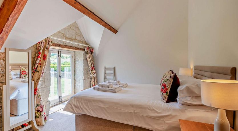 Photo of 3 Bed in Melbury Abbas