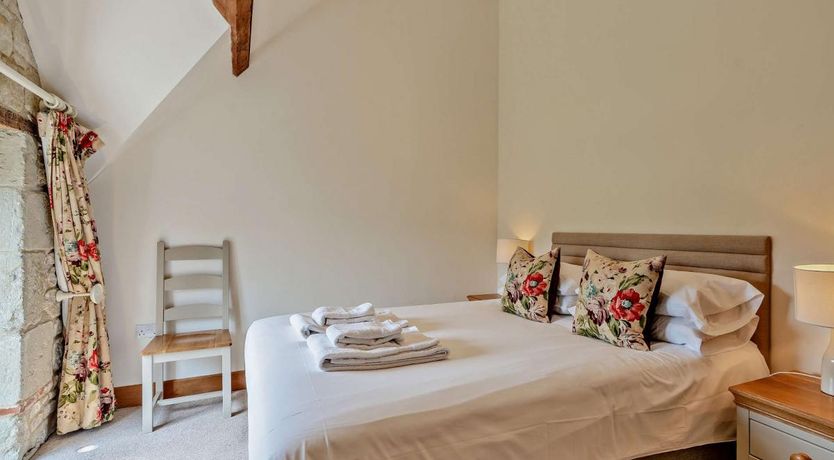 Photo of 3 Bed in Melbury Abbas