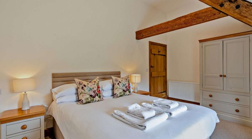 Photo of 3 Bed in Melbury Abbas