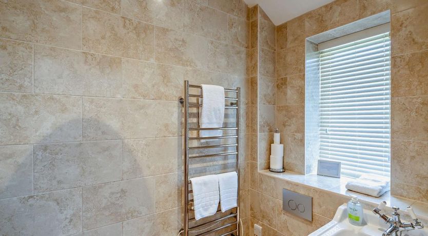 Photo of 3 Bed in Melbury Abbas