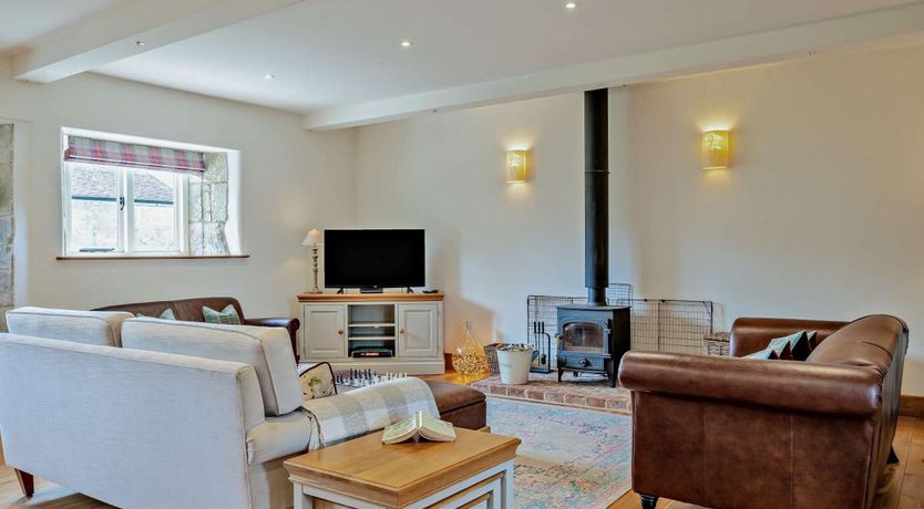 Photo of 3 Bed in Melbury Abbas