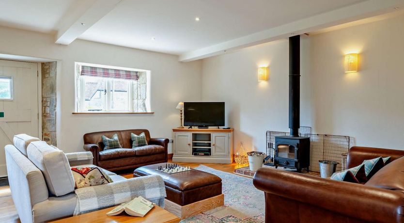 Photo of 3 Bed in Melbury Abbas