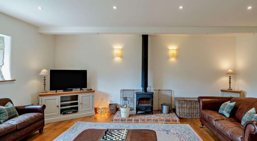 Photo of 3 Bed in Melbury Abbas