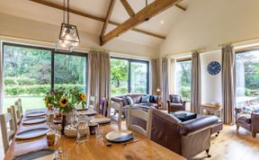 Photo of in Melbury Abbas (48814)