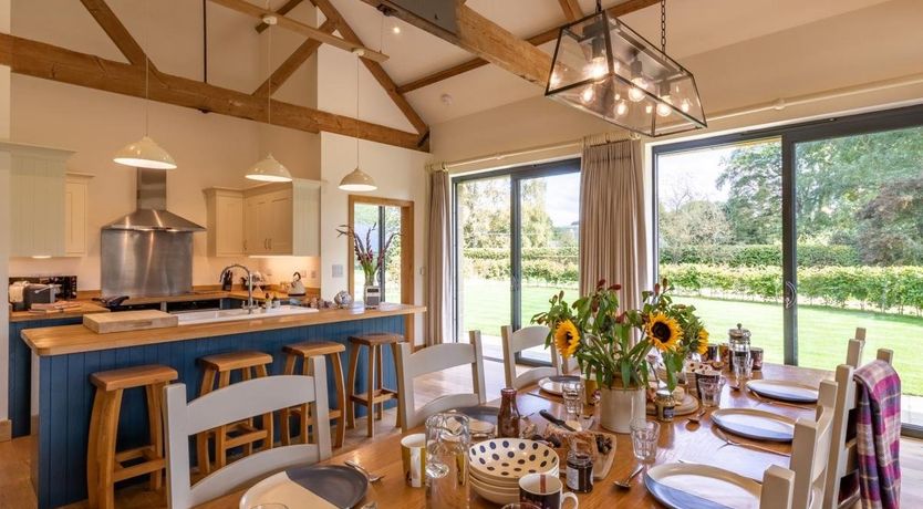 Photo of 4 Bed in Melbury Abbas