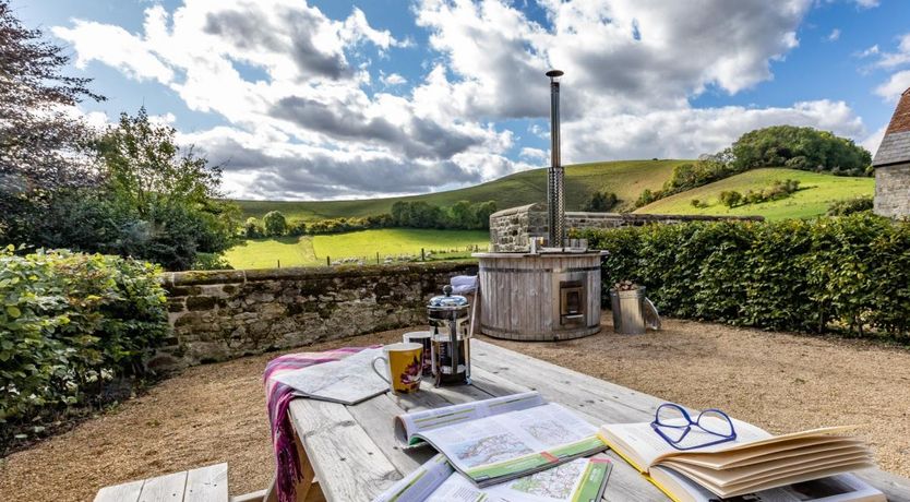 Photo of 4 Bed in Melbury Abbas