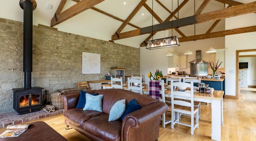 Photo of 4 Bed in Melbury Abbas