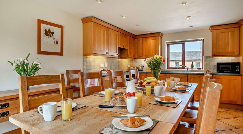 Photo of 4 Bed in Stratford -upon- Avon