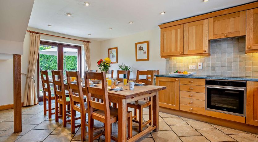 Photo of 4 Bed in Stratford -upon- Avon