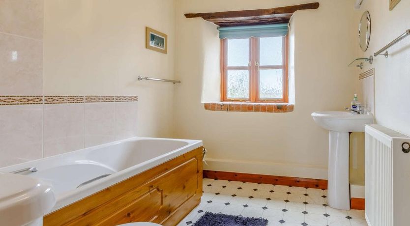 Photo of 1 Bed in Holsworthy Beacon