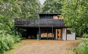 Photo of Log Cabin in Hampshire