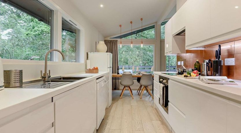 Photo of 3 Bed in Beaulieu