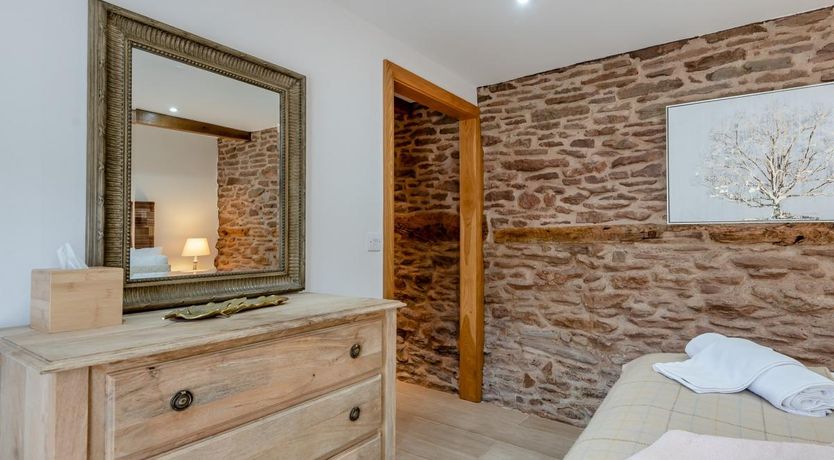 Photo of 3 Bed in Pencombe