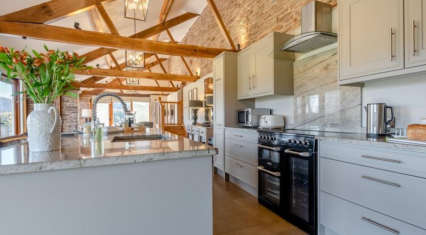 Photo of 3 Bed in Pencombe