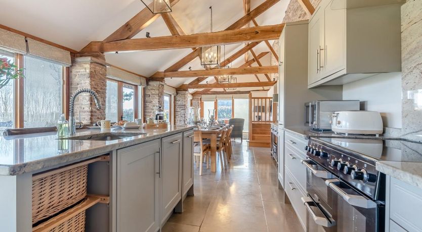 Photo of 3 Bed in Pencombe