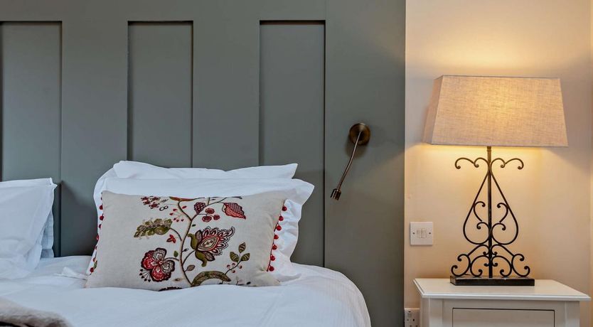 Photo of 2 Bed in Pencombe