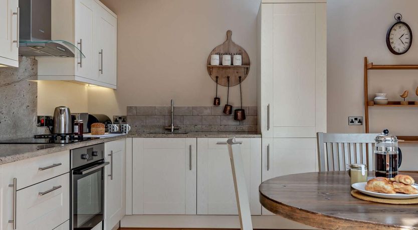 Photo of 2 Bed in Pencombe