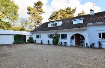 in Ringwood  (50147) Holiday Cottage