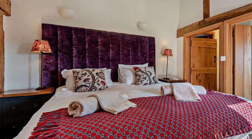 Photo of 3 Bed in Pencombe