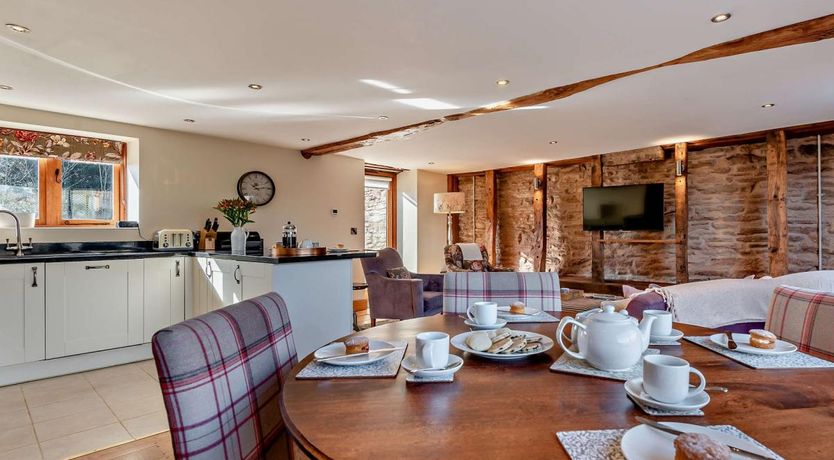 Photo of 3 Bed in Pencombe