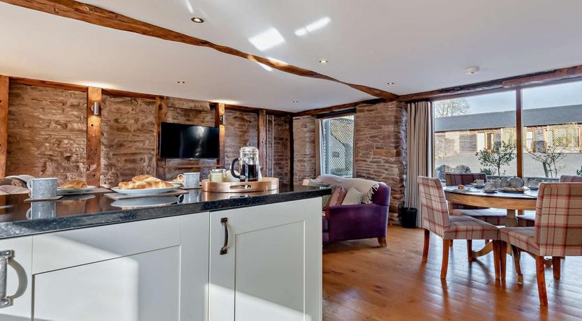 Photo of 3 Bed in Pencombe