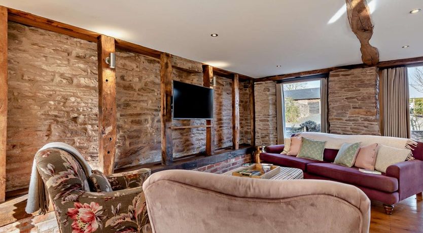 Photo of 3 Bed in Pencombe