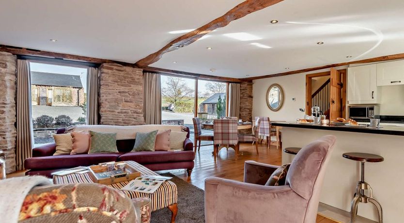 Photo of 3 Bed in Pencombe