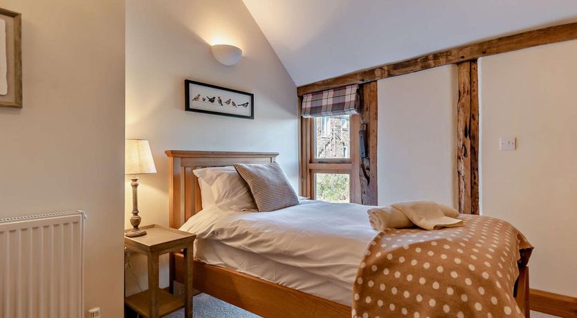 Photo of 3 Bed in Pencombe